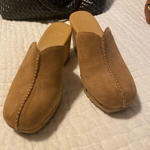 UGG Judi suede Clogs Size 8